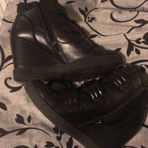 Black Aldo high heel boots - Picture 3 of 5